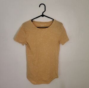 No Boundaries size XS (30-32) elongated  yellow tee shirt